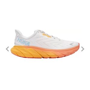HOKA Arahi 6